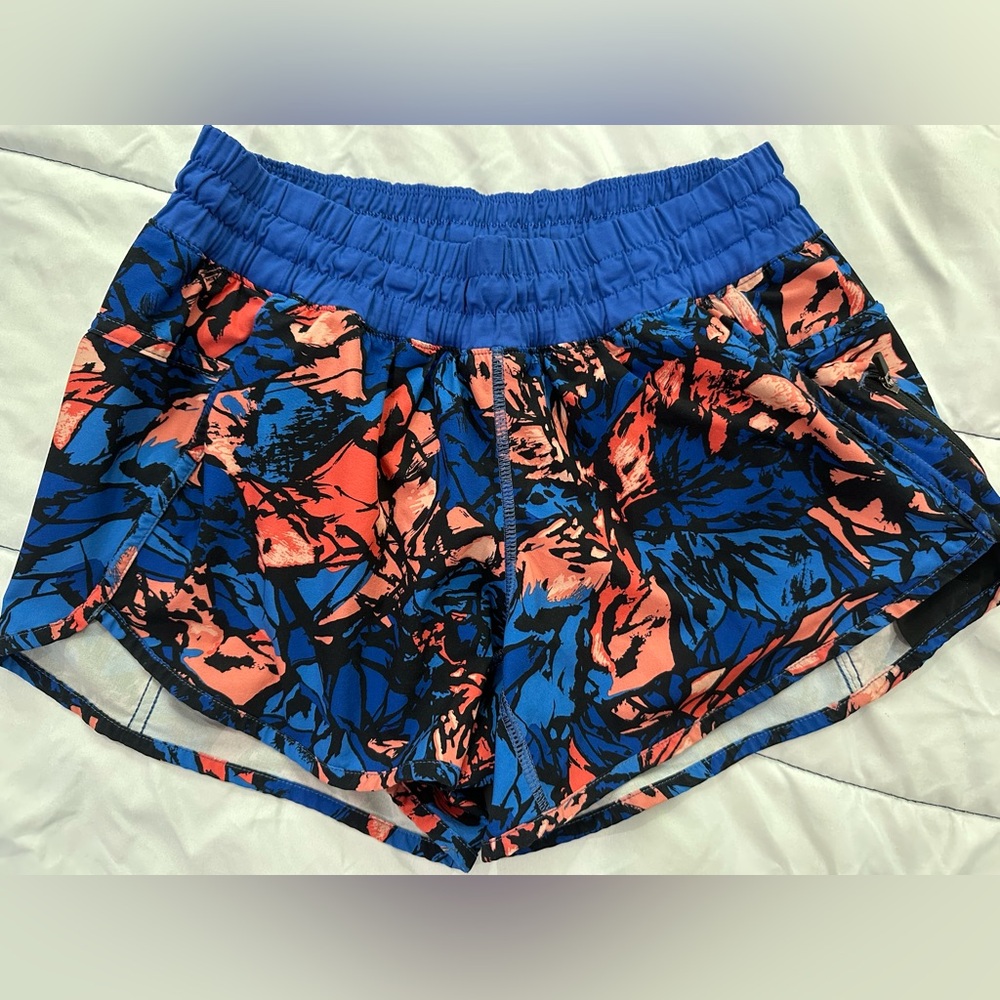 Lululemon Tracker Short IV (4-way
Stretch)